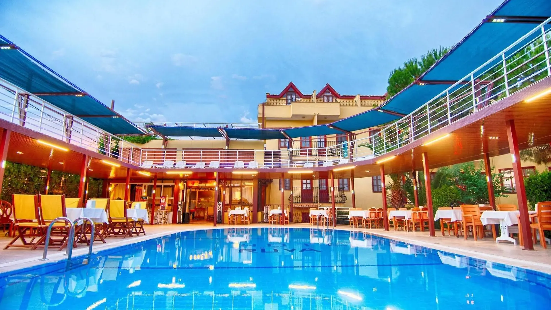 Grand Ruya Hotel Çeşme 2*,